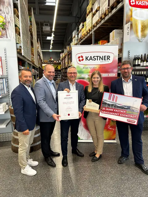 Fachgruppengeschäftsführer Christian Schriefl, Spartengeschäftsführer Christoph Gruber, KommR Christof Kastner, Regionalstellenleiterin Evelyn Zarits und Regionalstellenobmann Rene Fasching
