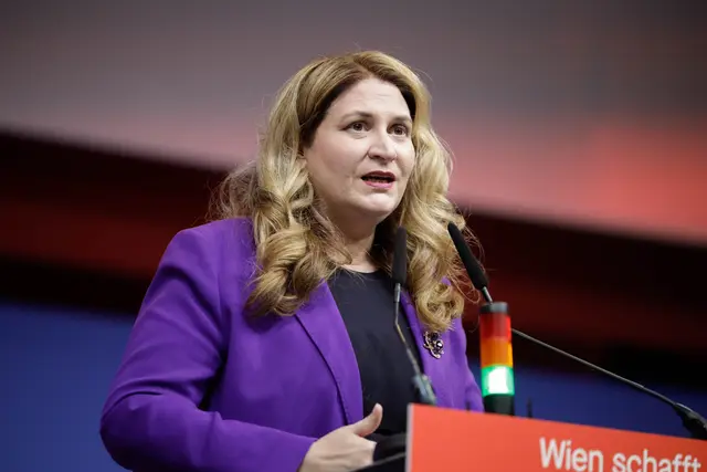 Für Feuerwehrstadträtin Barbara Novak (SPÖ) ist die Sanierung der Feuerwehr auch ein Beitrag zum Klimaschutz und für Sicherheit.  | Foto: Sade Jerabek/MeinBezirk