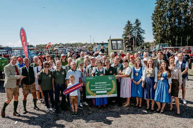 Beim Traktor-Club-Wettbewerb durfte sich heuer der Traktorclub St. Nikolai im Sausal mit 39 teilnehmenden Traktoren über den Sieg und einen gemeinsamen Buschenschankbesuch beim Weingut Gutjahr in Kitzeck freuen. | Foto: Gady Family/Julia Kerschbaumer