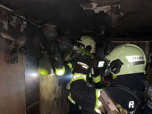 Am Sonntag rückten die Feuerwehrleute zu einem Brand in einer Sauna aus.  | Foto: FF Klosterneuburg