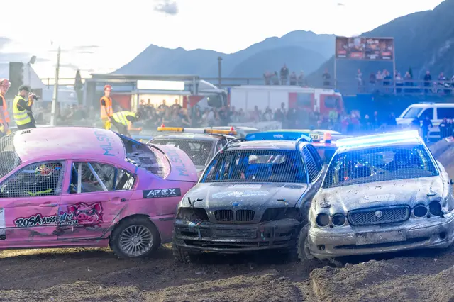 Blechduelle und Vollgas beim Stockcar-Rennen in Rietz. | Foto: Kaltenböck