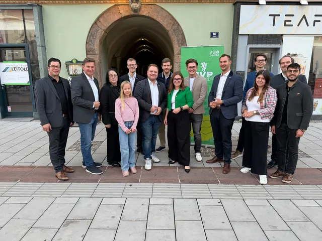 Justin Hofmann (1. Reihe, 5. v. l.) wurde einstimmig zum neuen Bezirksobmann gewählt. | Foto: ÖVP Leoben