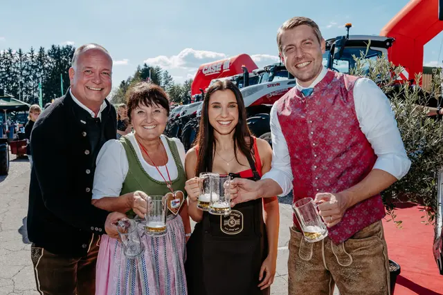 Manuela Khom und Anna Sophie mit den Gady Family-Geschäftsführern Philipp Gady (r.) und Eugen Roth | Foto: Gady Family/Julia Kerschbaumer