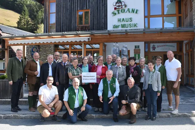Die 50er-Jubilarinnen und Jubilare wurden beim Wandertag der ARGE Meister in Gasen geehrt.  | Foto: ARGE Meister