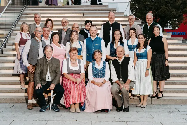  Die Jubiläumsfeier der Landjugend Oberösterreich war auch Treffpunkt für die ehemaligen Landesleitungen der Landjugend Oberösterreich. | Foto: Moment Fotografie
