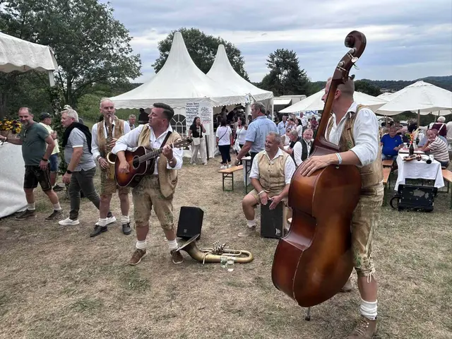 Zünftige Musik hielt die Gäste am Stradenberg bei Bester Laune.