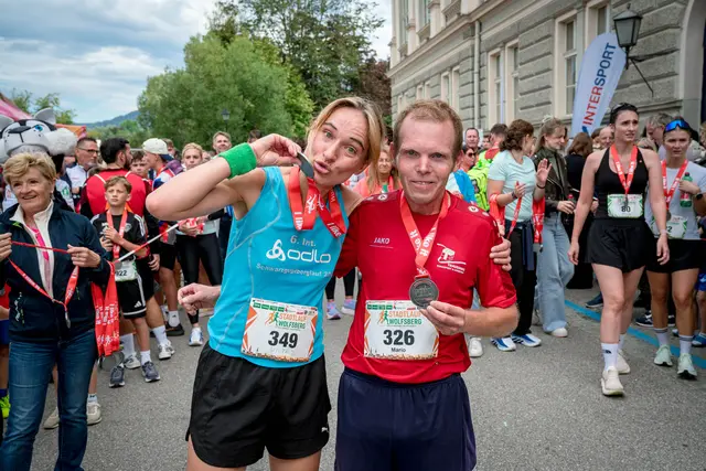 Spitzenleistung: Die schnellste Frau U50-Siegerin Wiltrud Rieberer-Murer (Zeit: 37:08,9) und der schnellste Mann U50-Sieger Mario Poinsitt (Zeit: 33:48,8).
