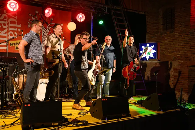 Jess Hayes (Vocals), Andreas See (Sax), Martin Gasselsberger (Keys), Stefan Redtenbacher (Bass), Emanuele Fusaro (Guit.) und Josef Hinterhölzl (Drums) präsentierten ein exklusives Programm mit Funkestra-Highlights und eigens für Jess Hayes arrangierten Songs | Foto: f16plus Karl Fluch