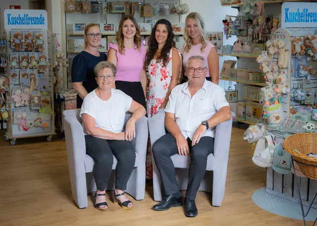 Geschäftsführerin Alexandra Lueger und das gesamte Team luden zu 6. Jahren Babyland Hartberg ein. | Foto: Zauberbilder