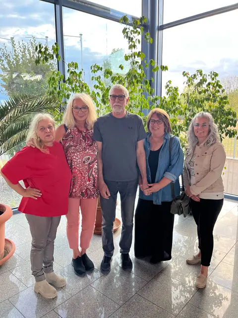 Gründerin der Tullner Pfotenhilfe Andrea Stark, Gemeinderätin für Lebensraum Natur und Tierschutz Johanna Nagl, Ehrenmitglied genannt Retro Fritzl und seine Frau Heidi Fischer und Vizebürgermeisterin der Gemeinde Christa Geiger. | Foto: Tullner Pfotenhilfe