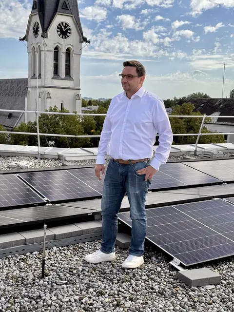 Der Ausbau erneuerbarer Energien, etwa von PV-Anlagen, ist ein wichtiger Bestandteil der Zukunftsplanung der Stadt Traun unter Bürgermeister Karl-Heinz Koll. | Foto: Statdtarchiv Traun