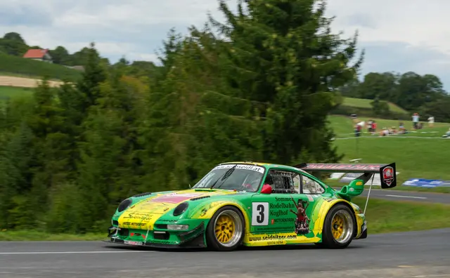 Mit rasanten Fahrten und beeindruckenden Manövern begeisterte die Bergrallye die zahlreichen Besucher. | Foto: HillClimbFans