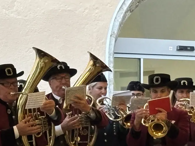 Die musikalische Umrahmung übernahmen die Trachtenmusikkapelle Werfen und die Werksmusik Tenneck. | Foto: Christian Amtmann