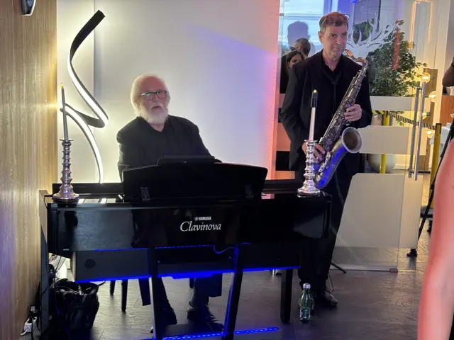 Bei guter Musik von Sax &amp; Keys feierten die Gäste. | Foto: Schauer