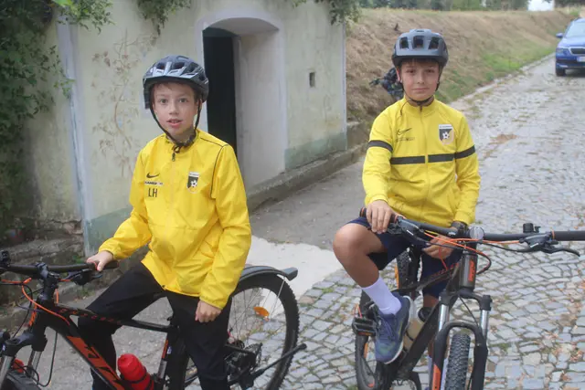 Leonhard und Kilian waren am Radl unterwegs. | Foto: arbes