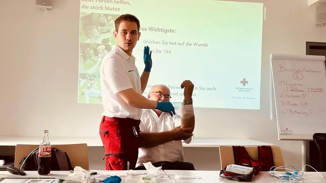 In der Rotkreuz-Bezirksstelle Pischelsdorf wurden spezielle Erste-Hilfe-Kurse für Seniorinnen und Senioren abgehalten. | Foto: Steirischer Seniorenbund