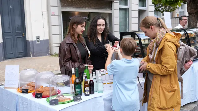 Das große Nachbarschaftsfest am Rudolfsplatz war bei idealem Wetter ein voller Erfolg. | Foto: Andreas Pölzl/MeinBezirk