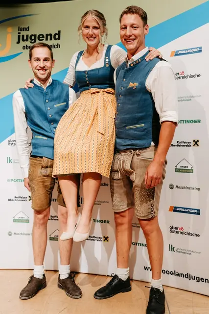 Andreas Stieger, Marlene Schaubschläger und Simon Mayr werden mit 5. Jänner 2027 ihr Amt bei der Landjugend Oberösterreich zurücklegen. | Foto: Moment Fotografie