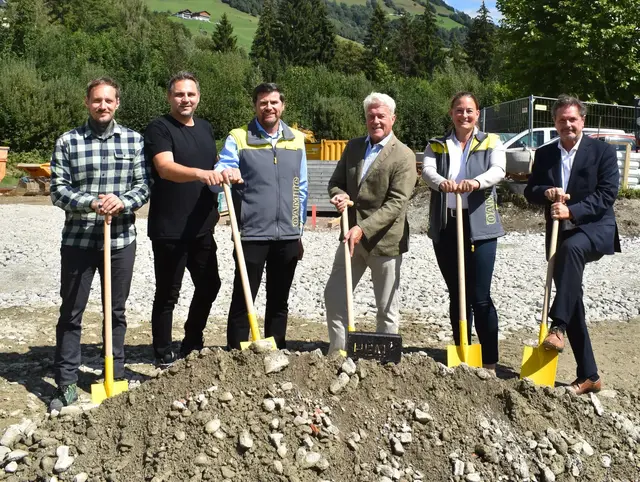 Bild vom Spatenstich in Mittersill: v.l.: Patrick Brandstätter und Wolfgang Lackner (Bauvorsprung), Michael Kocher (Landesdirektorin-Stellvertreter, ÖAMTC Salzburg), Erich Lobensommer (Präsident ÖAMTC Salzburg), Martina Schlegel-Lanz (Landesdirektorin ÖAMTC Salzburg), Josef Pann (Pann+Partner) | Foto: ÖAMTC Salzburg