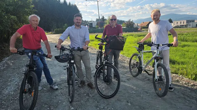 Die Frauentaler Gemeindevertreter setzen bewusst ein Zeichen: Mobilität beginnt bereits im Alltag (v.l. Bgm.Bernd Hermann, Vizebgm.DI Robert Sackl,Obmann GR Andreas Vondrak, sowie GR Felix Oswald)
 | Foto: MeinBezirk/Josef Strohmeier