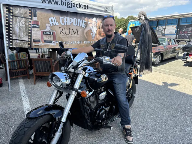 Zahlreiche US-Cars, K.I.T.T. aus "Knight Rider" und ein buntes Rahmenprogramm lockten viele Besucherinnen und Besucher an.  | Foto: Jennifer Flechl / MeinBezirk