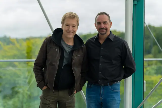 Max Müller und Roland Zingerle bringen den Krimi „Die Rotkäppchen-Misere“ auf die Bühne. | Foto: Thomas Neumeier
