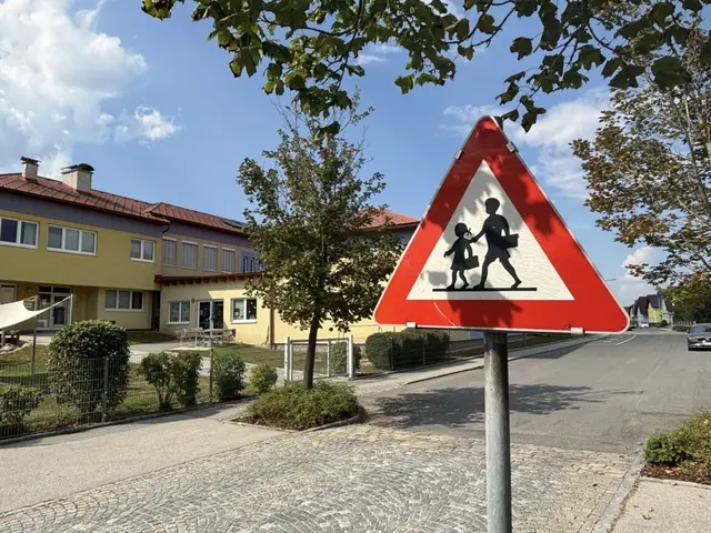 Eine aktuelle Auswertung zeigt große regionale Unterschiede bei der Erreichbarkeit österreichischer Schulen. | Foto: MeinBezirk