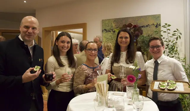 Stefan Schindler (links), Geschäftsführer des Tourismusverbandes Oststeiermark sowie weitere Vertreterinnen. | Foto: MeinBezirk/Leonie Herrmann