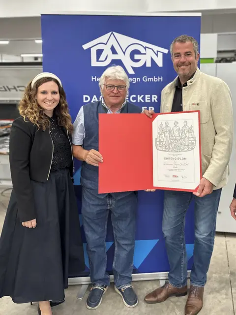 Tochter Nadine Dagn-Reitsamer, Hermann Dagn, Beziksobmann Hermann Huber. | Foto: WK Tirol