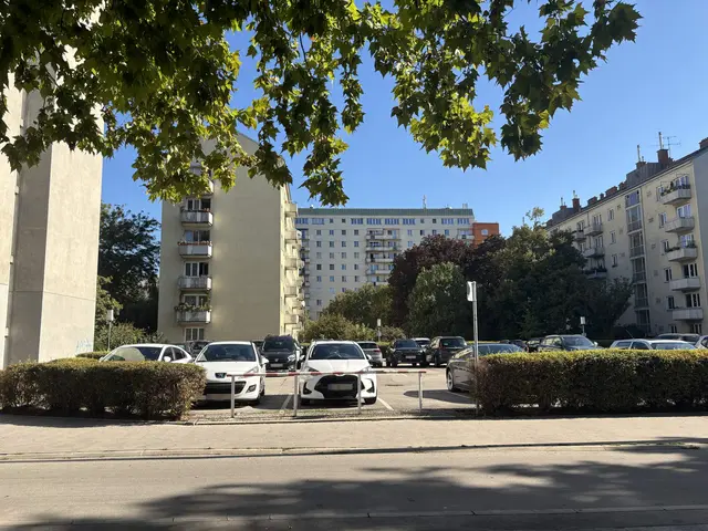 Die wegfallenden Parkplätze sollen in einer Tiefgarage unterkommen.  | Foto: Luca Arztmann/MeinBezirk
