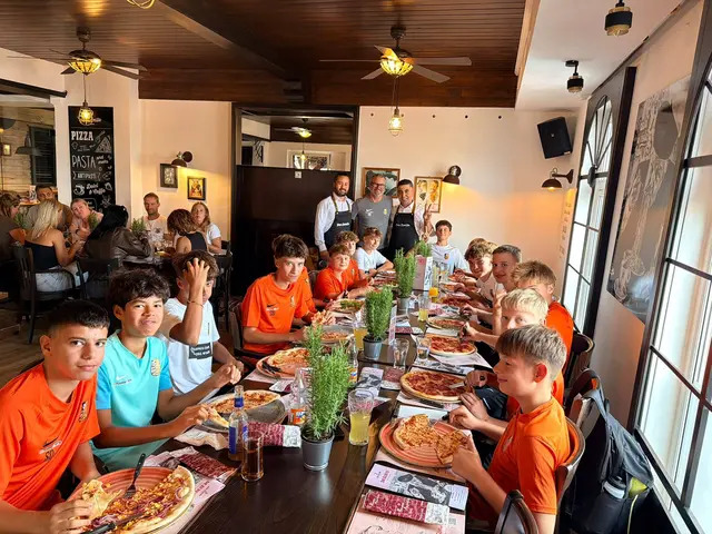 Am Eröffnungstag stärkte sich gleich eine U14 Mannschaft des SV Gössendorf-JAZ im neuen Don Camillo in Gössendorf | Foto: Georg Winkler