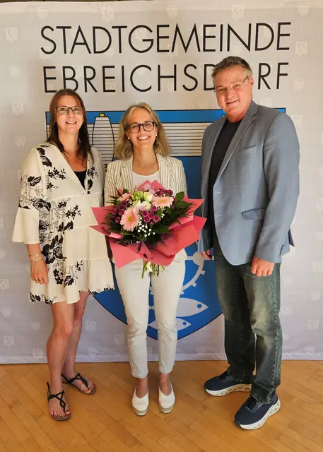 Stadträtin Birgit Reininger, Volksschul-Direktorin Unterwaltersdorf Lydia Weitzer, Bürgermeister Wolfgang Kocevar. | Foto: Stadtgemeinde Ebreichsdorf