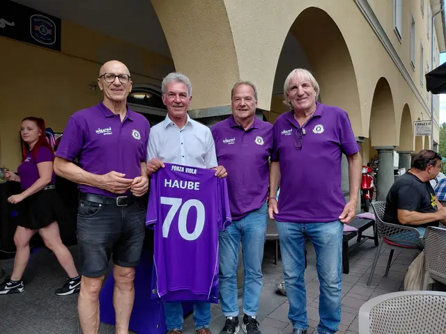 Johannes "Haube" Haubitz (2. v. l.) feierte seinen 70er. | Foto: Privat