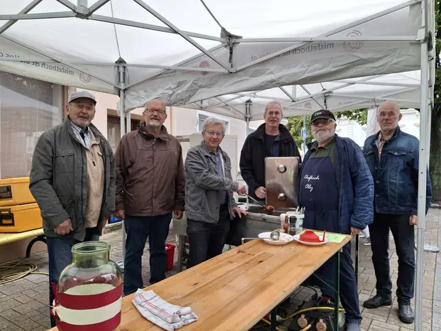 Gemüseeintopf für den guten Zweck: Der Erlös der Kolping-Aktion kommt obdachlosen Menschen zugute. | Foto: Bewegung Mitmensch