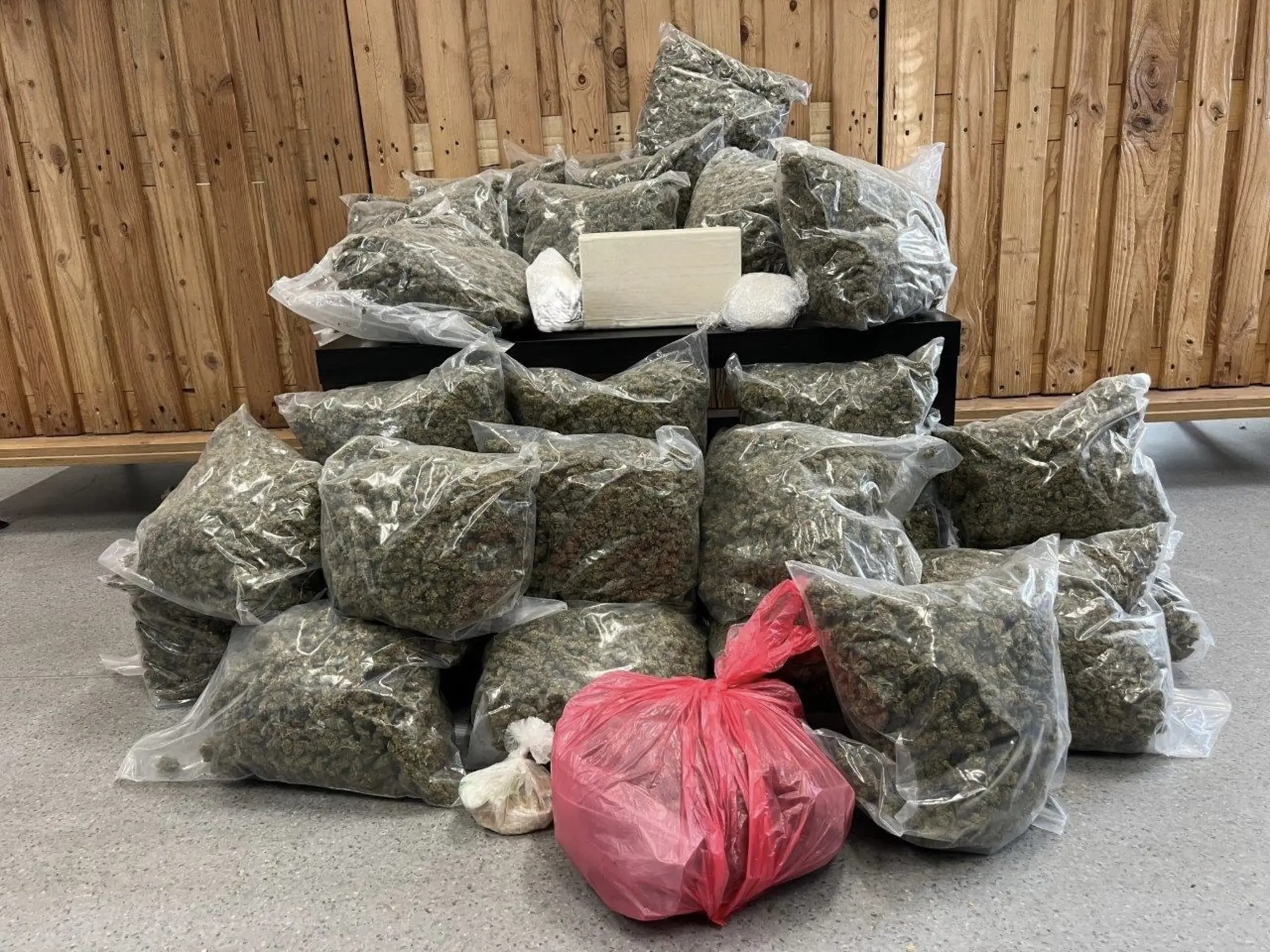 Zwei Festnahmen: Über 18 Kilogramm Marihuana von Wiener Polizei ausgehoben ...
