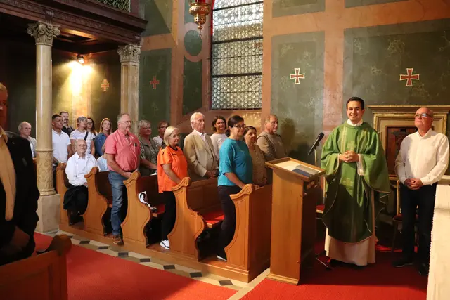 Olympiapfarrer Johannes Lackner zelebrierte die heilige Messe in der Schlosskapelle. | Foto: Sportunion Burgenland