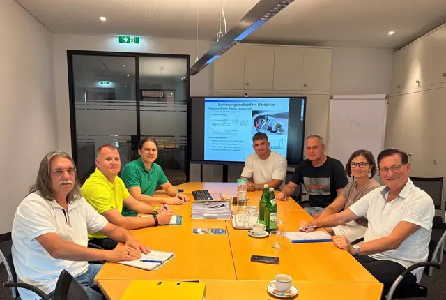 Gemeinsam mit Viktor Gerdenits, Peter Pataki und Markus Pollak wurden die Sanierungsarbeiten durch Thomas Schmidt, Bürgermeister Günter Schmidt, Maria Zachs und Bürgermeister Gerald Hüller besprochen. | Foto: Gemeinde Rohrbach