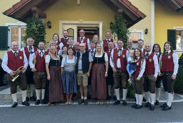 Der Musikverein Söchau gratulierte zum 60. Geburtstag. | Foto: MV Söchau