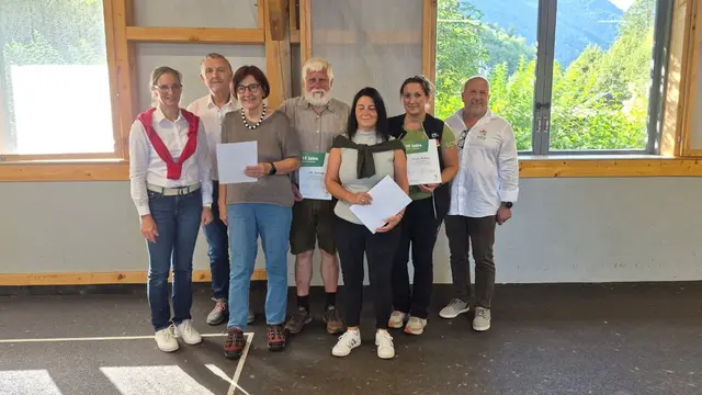 Seit 40 Jahren den Naturfreunden Hollenstein treu verbunden – herzliche Gratulation zum besonderen Mitgliedsjubiläum.
 | Foto: Naturfreunde Hollenstein
