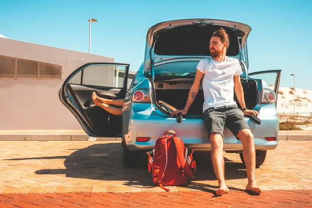 Auf Platz drei der Reiseaufreger lagen mit rund zwölf Prozent Beschwerden über Mietwagen sowie Bahn-, Bus- und Schiffsreisen. (Symbolfoto) | Foto: unsplash / Erik Odiin