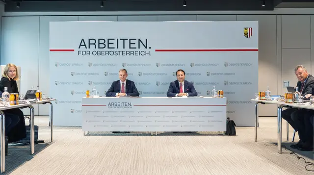 Landeshauptmann Thomas Stelzer und LH-Stellvertreter Manfred Haimbuchner. | Foto: Land OÖ/Mayrhofer