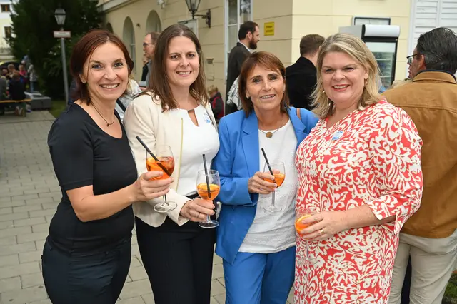 Suzsanna Fluch (Obfrau-Stv. des Elternvereins), GR Petra Haslinger, Direktorin Sonja Happenhofer und Kristina Weis (Obfrau des Elternvereins).
 | Foto: 2026psb/sap