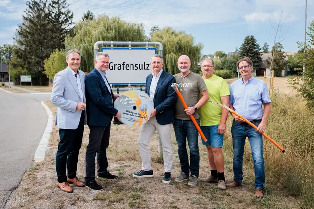 Bürgermeister Oskar Schmit freut sich über den Glasfaserausbau in Grafensulz und die damit verbundenen Möglichkeiten für die Bevölkerung. | Foto:  Philipp Frank