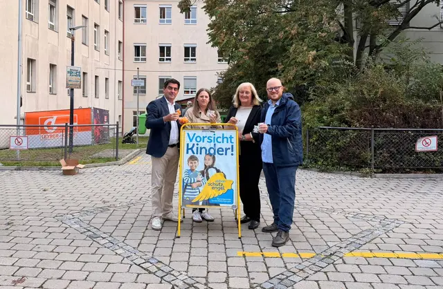 "Aktion Schutzengel" mit Bürgermeister Gepp, den Gemeinderäten Deiser und Muhm sowie Stadtrat Herzog.  | Foto: VP Korneuburg