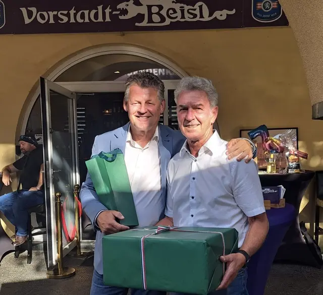 Klagenfurts Bürgermeister Christian Scheider gehörte zu "Haubes" Gratulanten. | Foto: Katnik