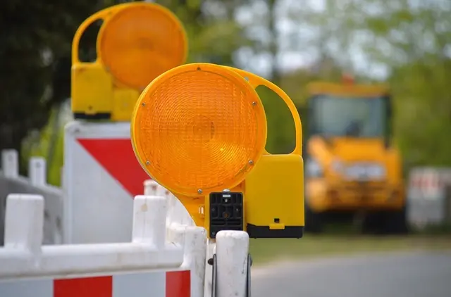 Die Innsbrucker Kommunalbetriebe (IKB) informieren über die aktuellen Baustellen und die damit verbundenen Verkehrseinschränkungen. | Foto: Pixabay