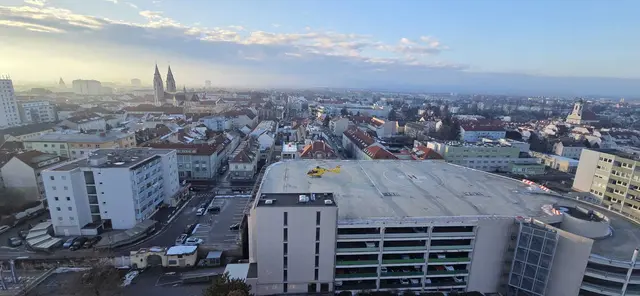 Der Verletzte wurde im Krankenhaus Wr. Neustadt behandelt. | Foto: Thomas Kratzer