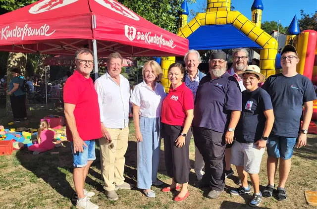 Die SPÖ Lerchenfeld veranstaltete wieder mit den Kinderfreunden Krems-Lerchenfeld das alljährliche Parkfest.
StR Werner Stöberl, StR Helmut Mayer, Vizebgm.in Eva Hollerer, StRin Alexandra Ambrosch, StR Günter Herz, Kinderfreunde-Obmann Arnold Spillauer, GR Klaus Bergmaier, Kinderfreunde-Funktionäre Kevin Perstel und Simon Knappel | Foto: SPÖ Krems