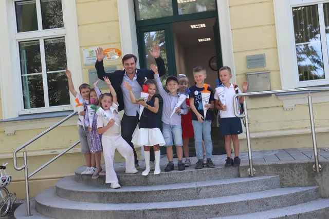 Die Kinder freuten sich über die Schultüten. | Foto: Gemeinde