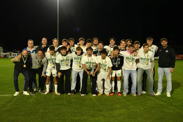 In der Halbzeit wurde zudem die Meister-U23 der vergangenen Saison geehrt. | Foto: Vera Popp / SK Eggenburg